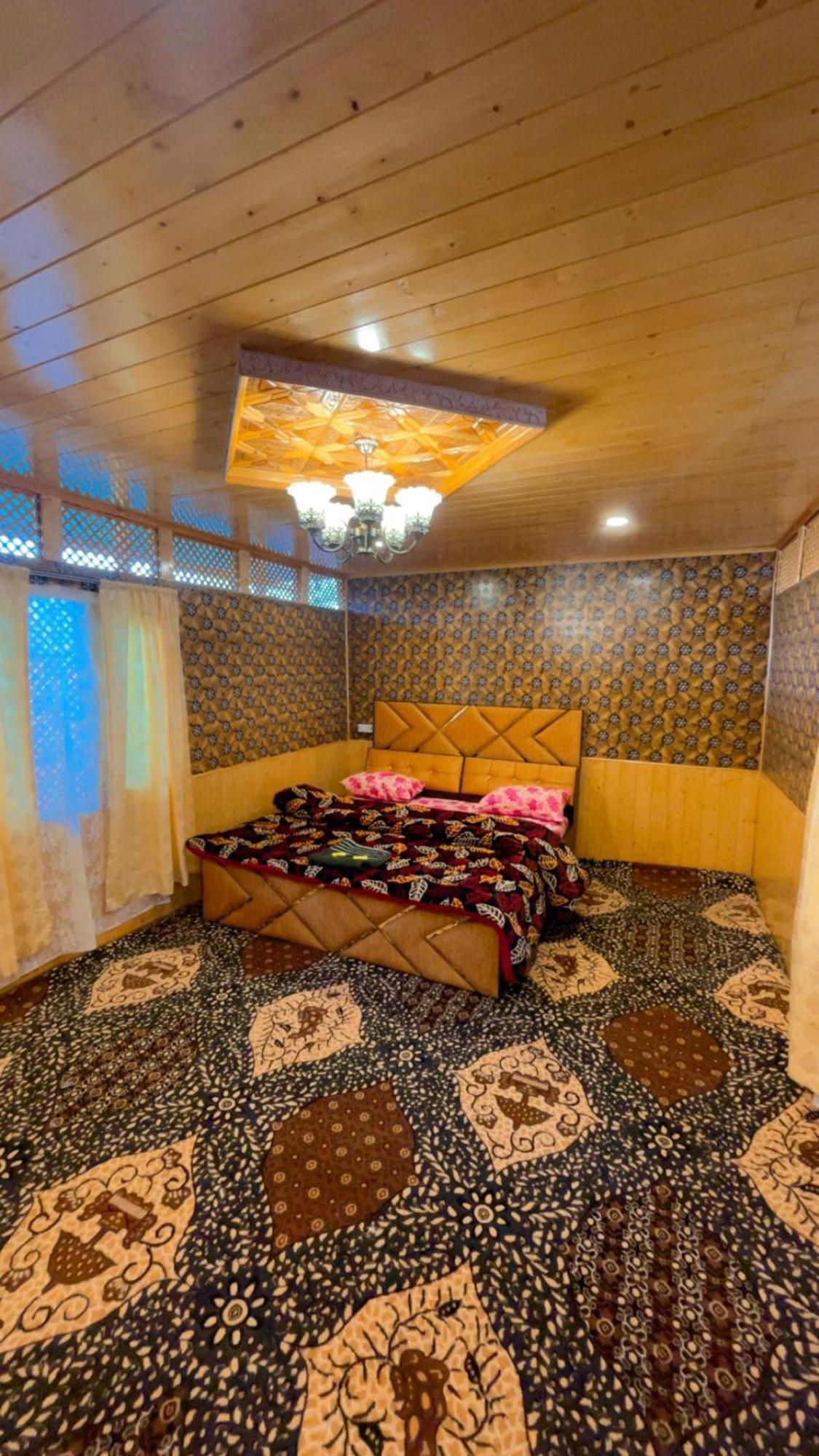 Hotel Hb Nancy Group Of Houseboats Srīnagar Zewnętrze zdjęcie